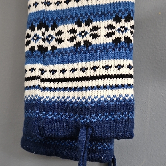 #30 Charming Knit Blue and White Leg Warmera And Pompom Hat Set - Picture 3 of 5